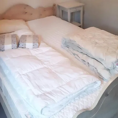 아파트 4 Person In *